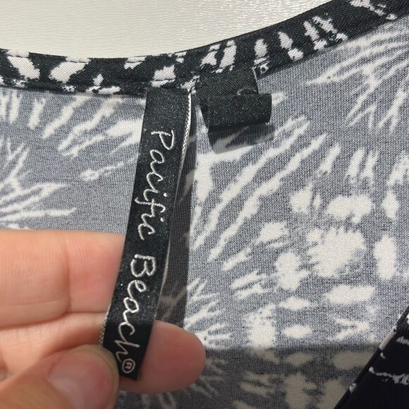 Pacific Beach Women's Black White Geometric Lace Up Short Sleeve T-Shirt Small - Picture 4 of 8